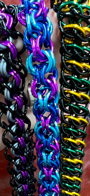 Three Chains Background